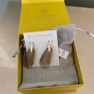 NIB Kendra Scott earrings